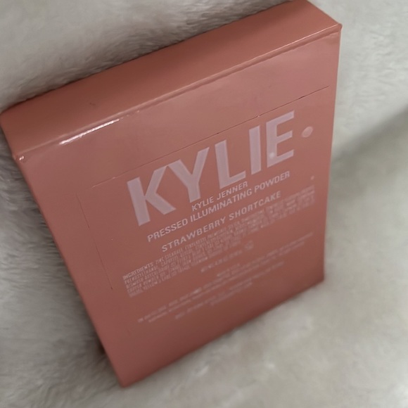 BNIB 💯% Authentic Kylie by Kylie Jenner Pressed Illuminating Powder - Picture 6 of 8